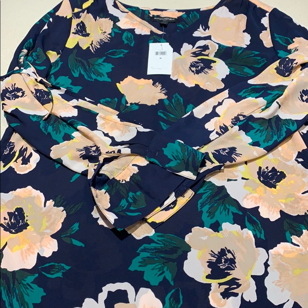 Women’s banana republic top.